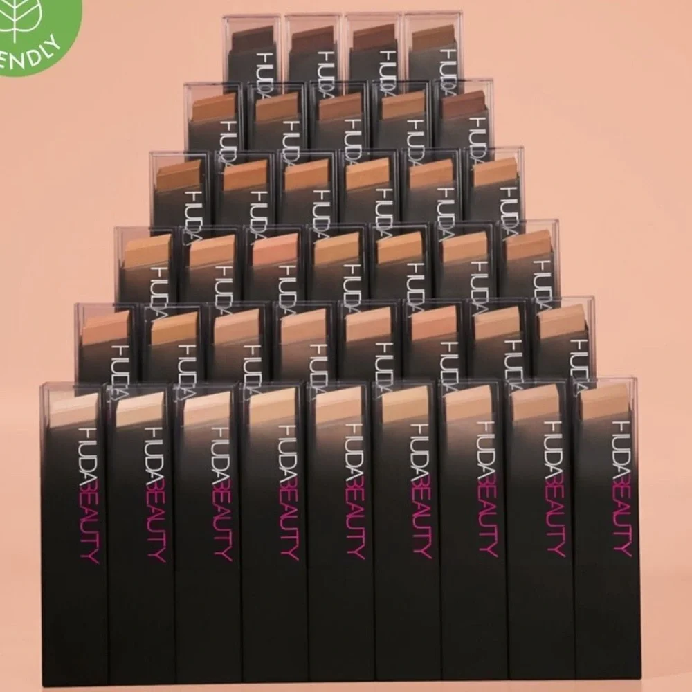 ⚡️💕HUDA BEAUTY Foundation Stick Biscotti